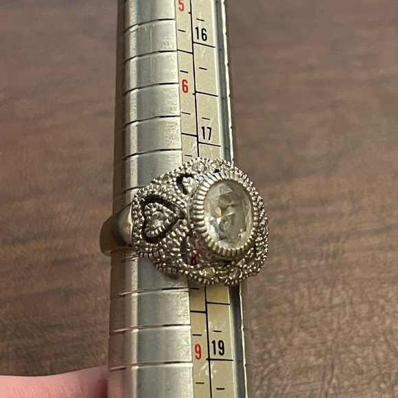 Vintage Sterling Silver CZ Ring size 8 in excellent condition. See pics! - Picture 4 of 8